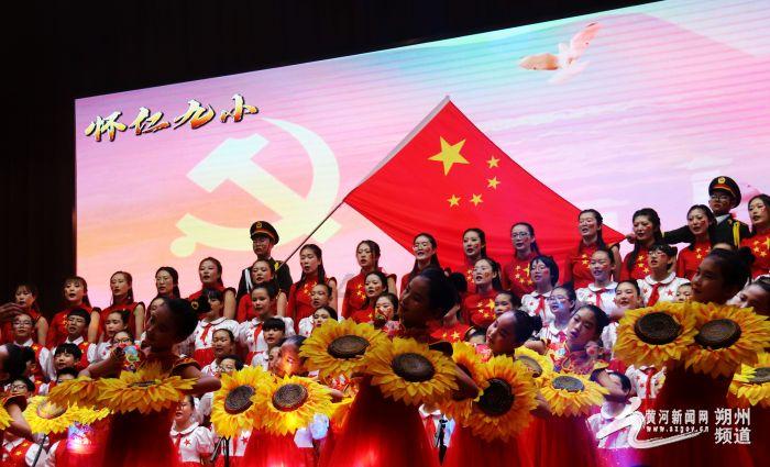 拜仁CEO谈帕利尼亚:冬窗重点在右后卫,不能排除未来的任何事